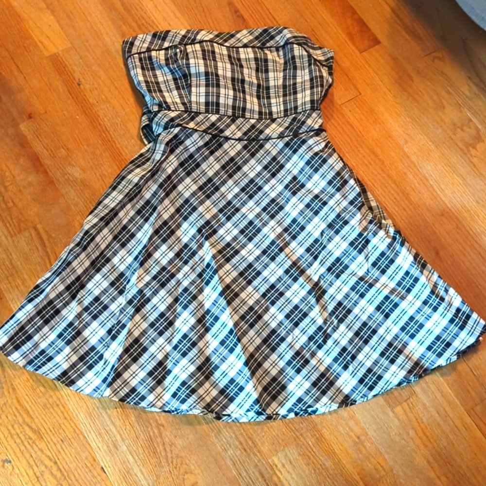 Strapless black and white dress
